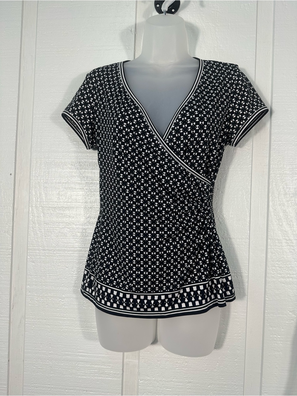 Max Studio Black and White Faux Wrap Top Size Small EUC